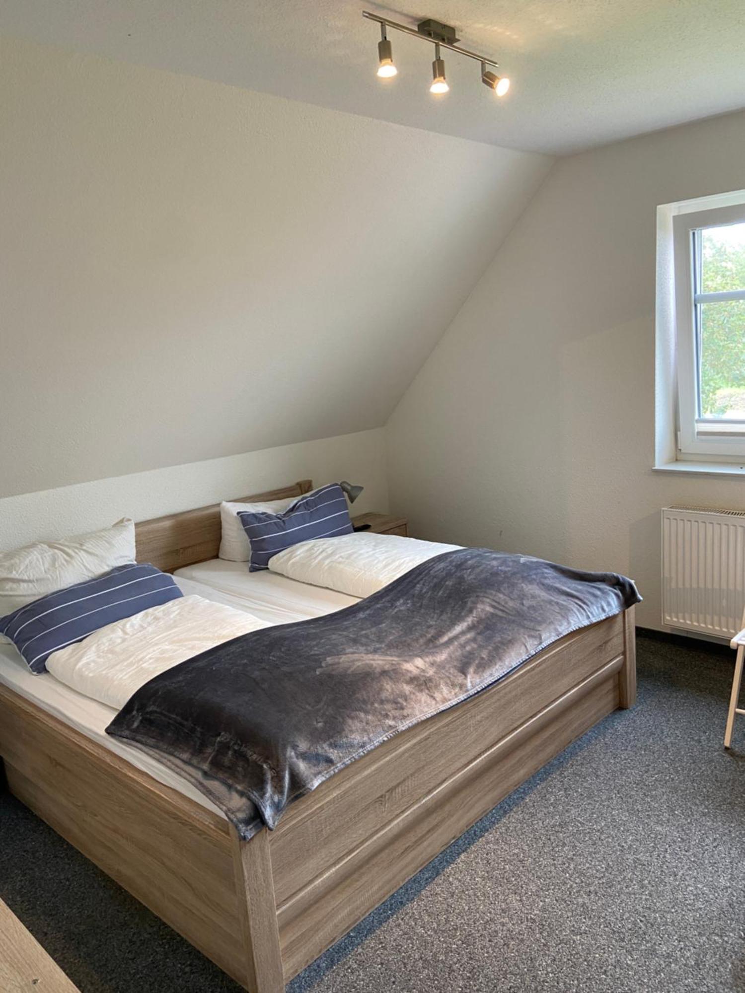 Hotel Zum Grossen Krug Wirdum Bagian luar foto
