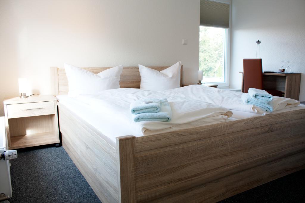 Hotel Zum Grossen Krug Wirdum Bagian luar foto