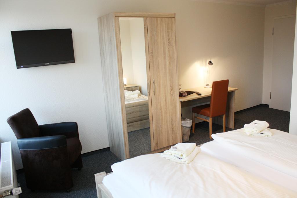 Hotel Zum Grossen Krug Wirdum Bagian luar foto