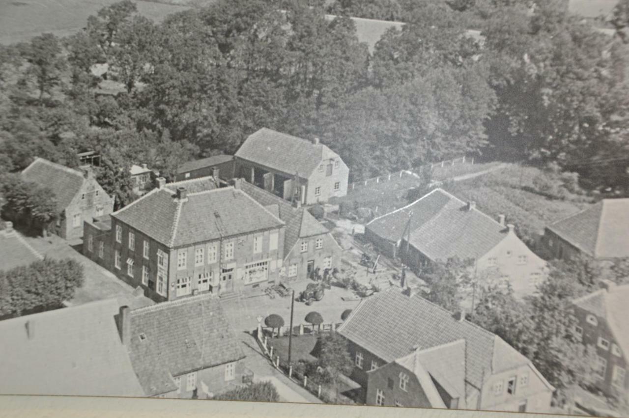 Hotel Zum Grossen Krug Wirdum Bagian luar foto